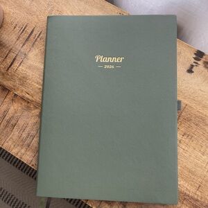 2026 Daily Planner | Green | Monthly & Weekly Layout | New